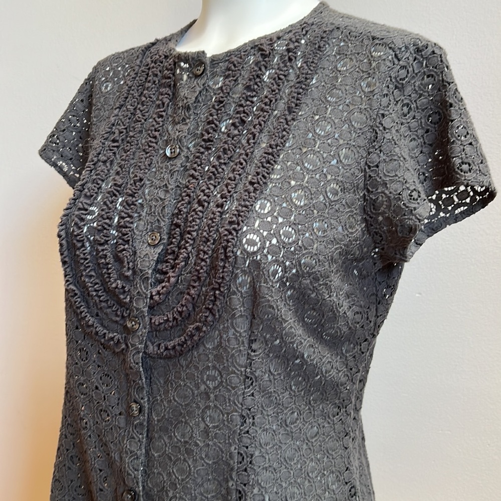 Vanheusen ruffled button up shirt with lace detail women’s medium